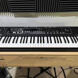 Yamaha CK-61 Stage Keyboard