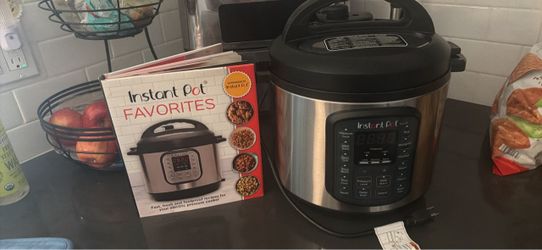 Instant Pot Electric Pressure Cooker excellent condition