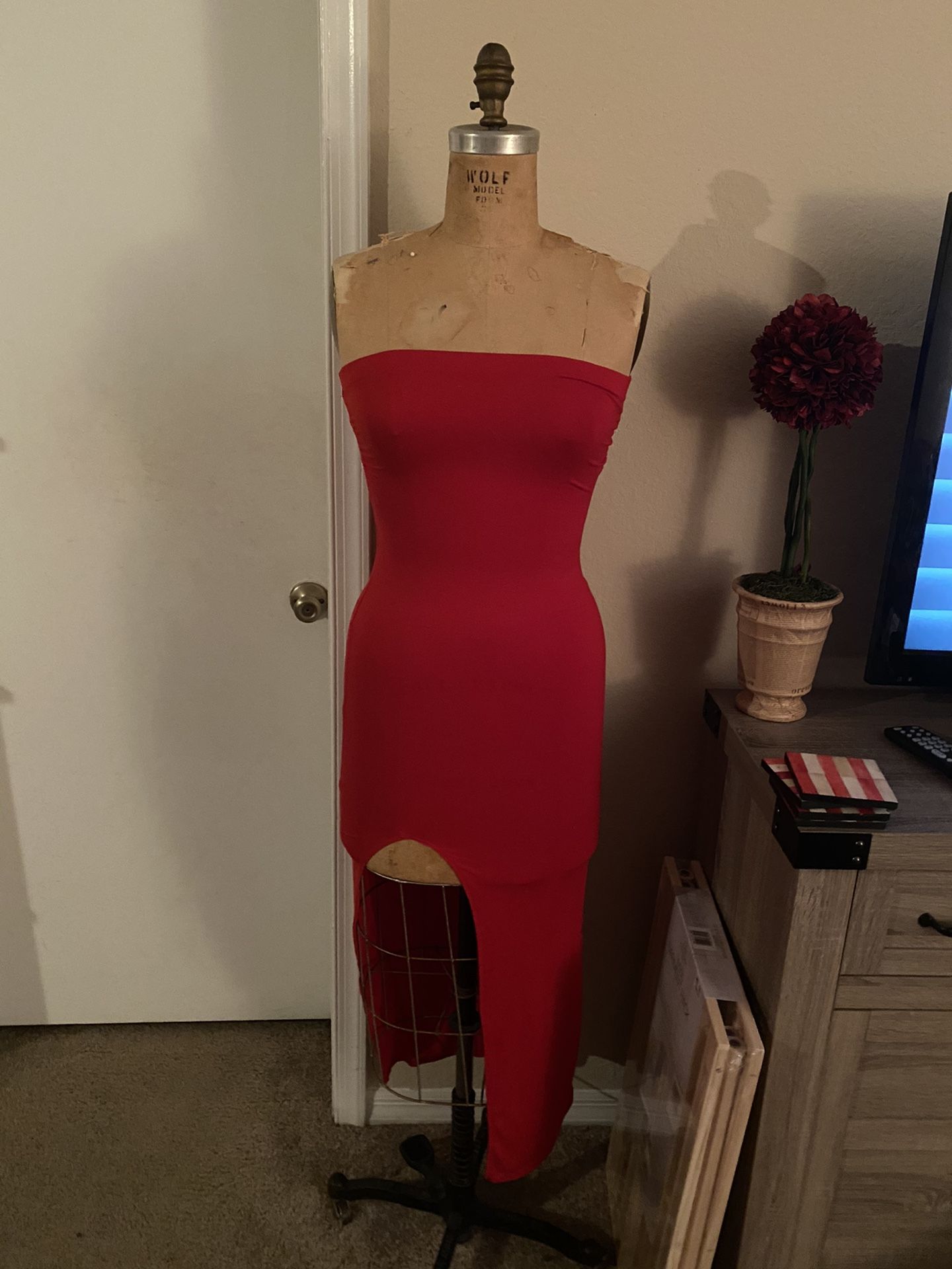 Strapless fitted dress (small)