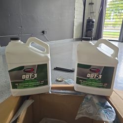 Brake Fluid . Líquido para frenos.