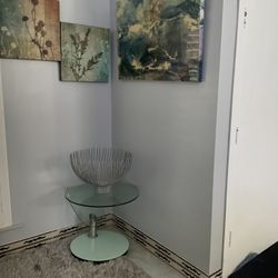 MOVING SALE  SOFA TABLE- SIDE TABLE COME WITH DECOR  LIKE NEW CONDITION  24” DIAMETER AND 20”HIGH  PICK UP IN WESTMINSTER CITY  WESTMINSTER BLVD AND S