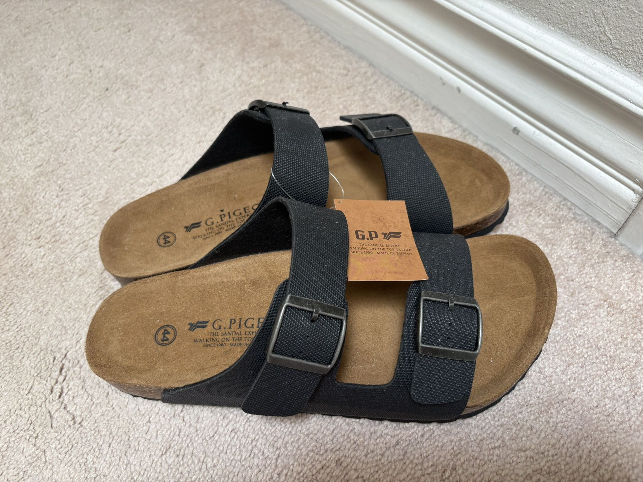 Brand New Men’s Gold Pigeon Taiwan Sandals - 11