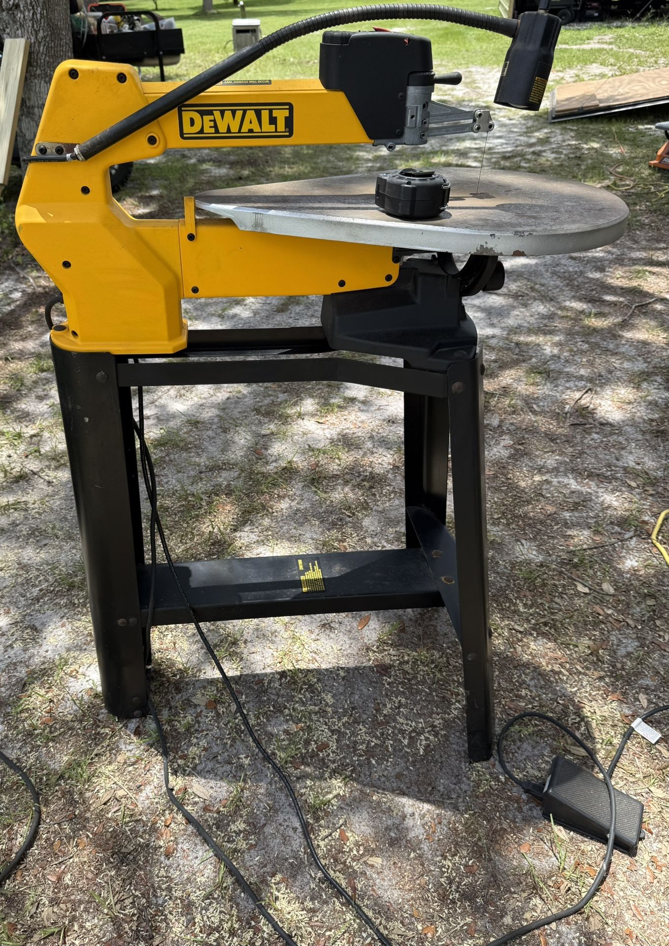 Dewalt 20” Variable Speed Scroll Saw With Stand And Billy Pedal