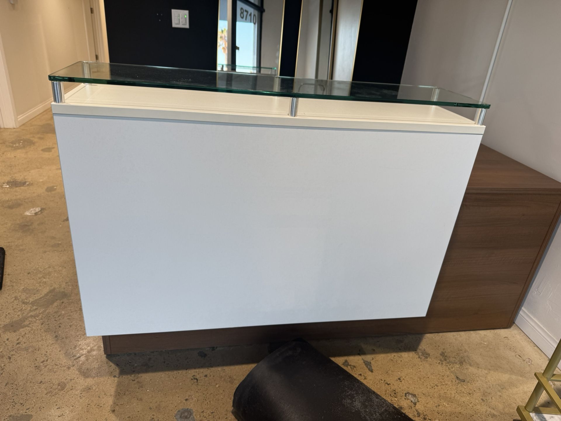 Reception desk