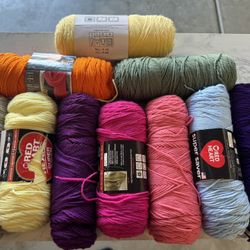 10 rollos de hilo para tejer Como nuevos  Todos por $30