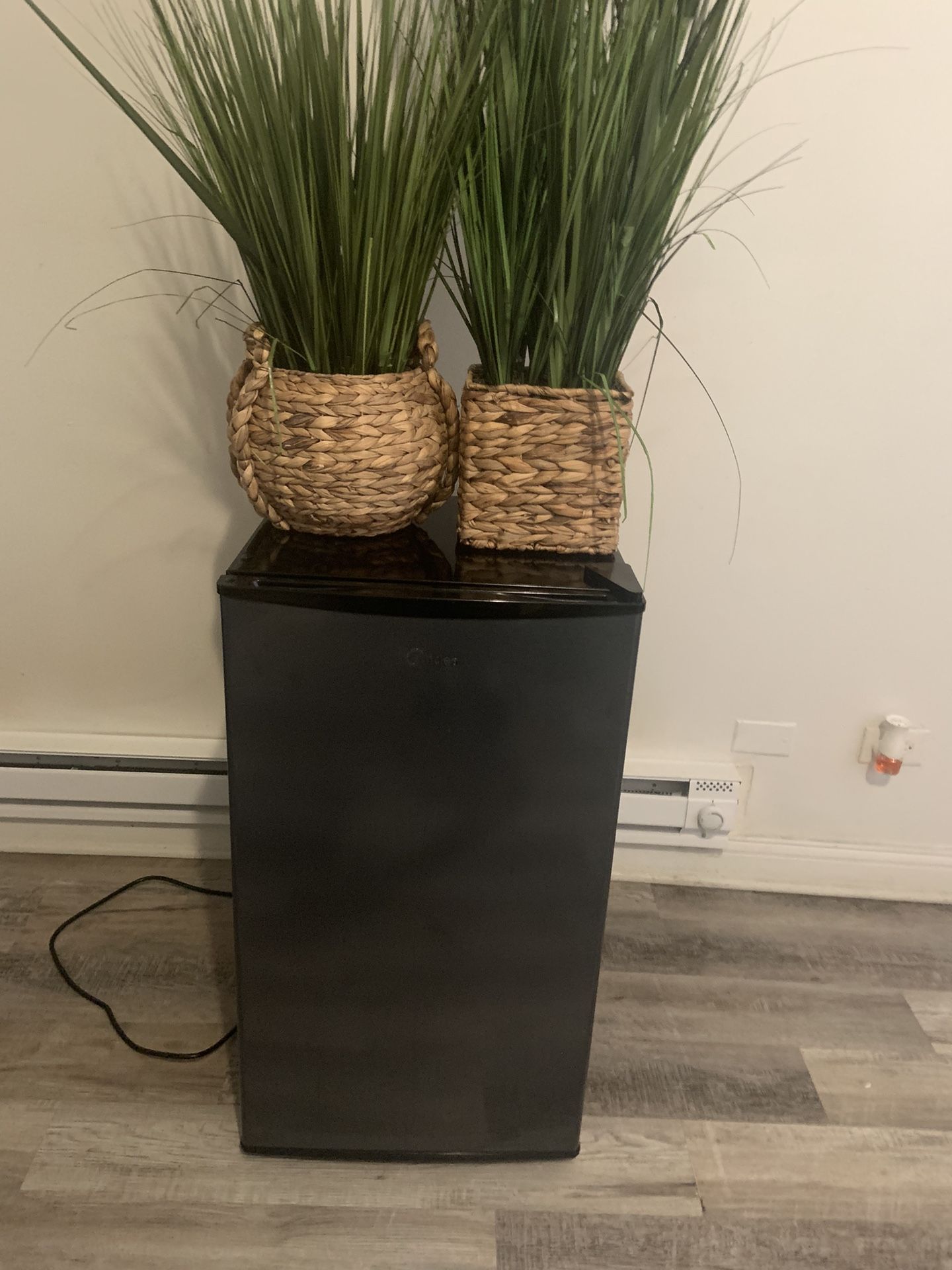 Midea Compact Mini Fridge - Black