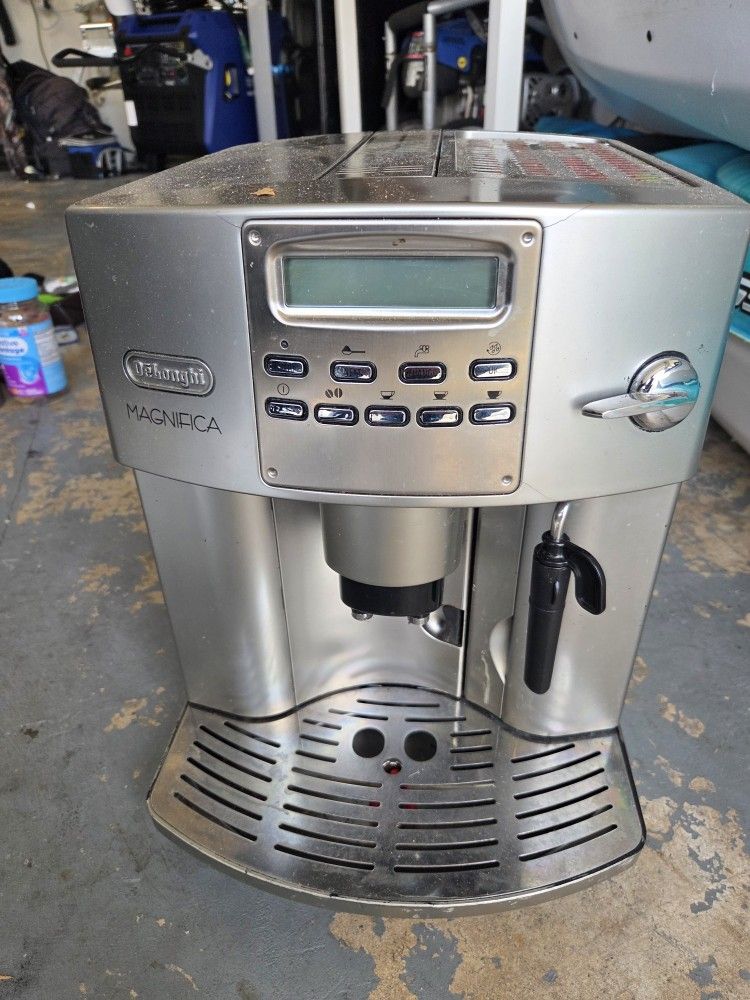 De'Longhi Magnifica espresso Machine