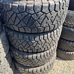 285-75R18 LT Nito Brand All Terrain Excelente Condición De Vida Las Cuatro 