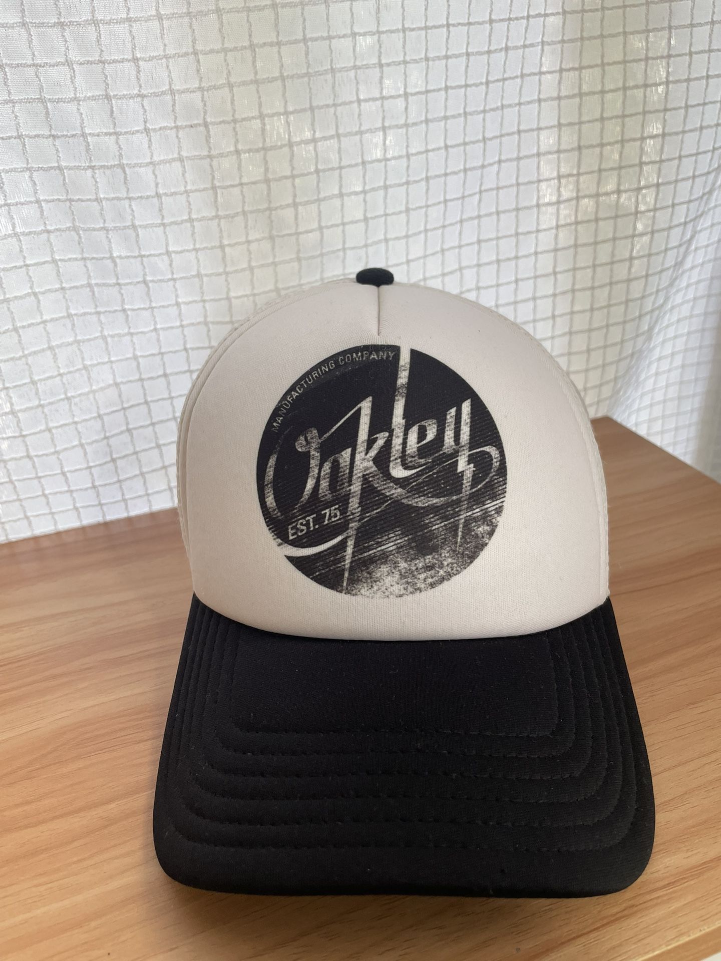 Oakley White And Black snap/ adjustable new