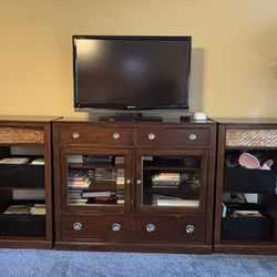 Bassett 3 pcs Entertainment wall unit