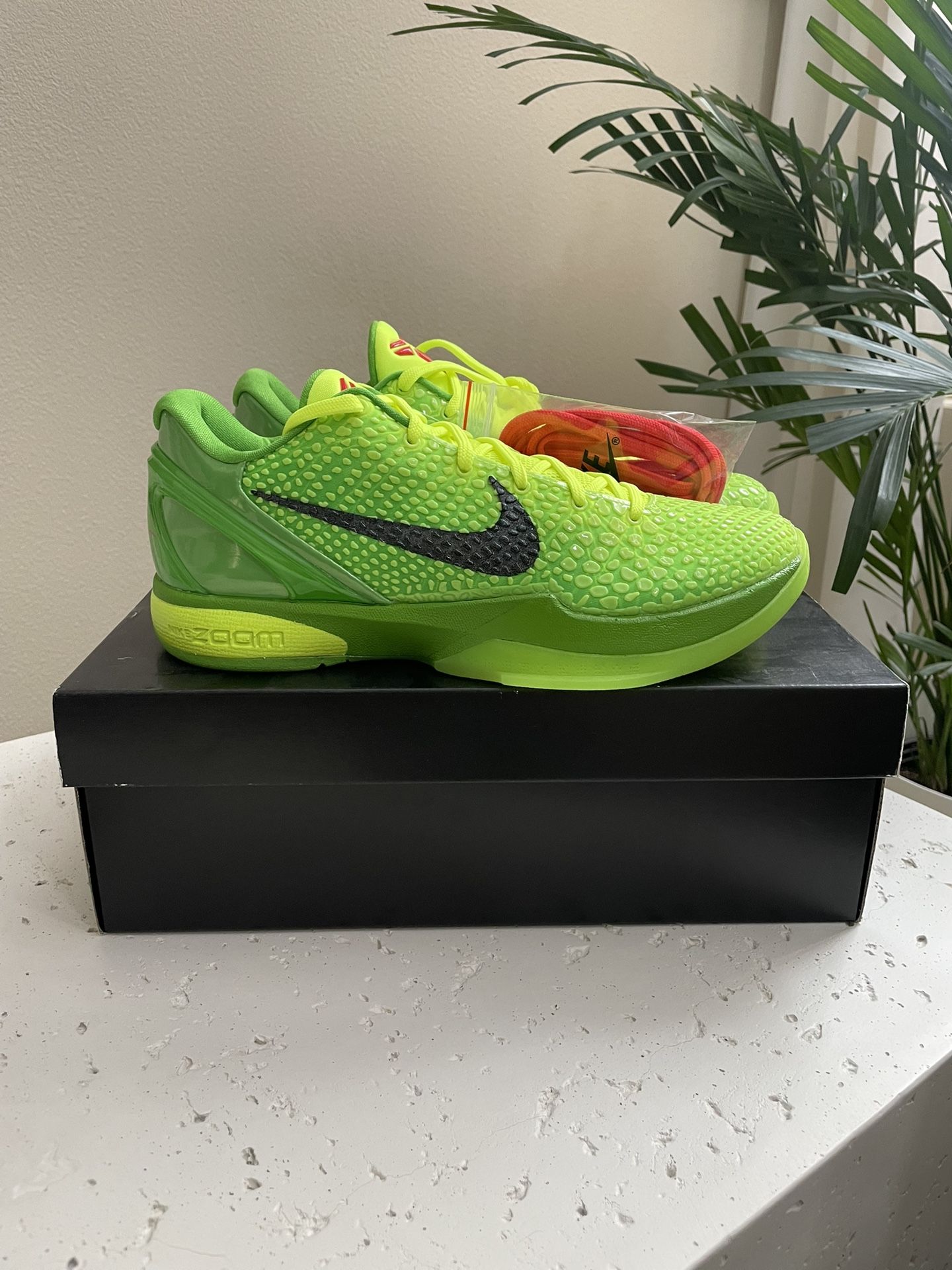 Nike and Zoom Kobe 6 Protro Low Grinch Size 10.5 - CW2190-300