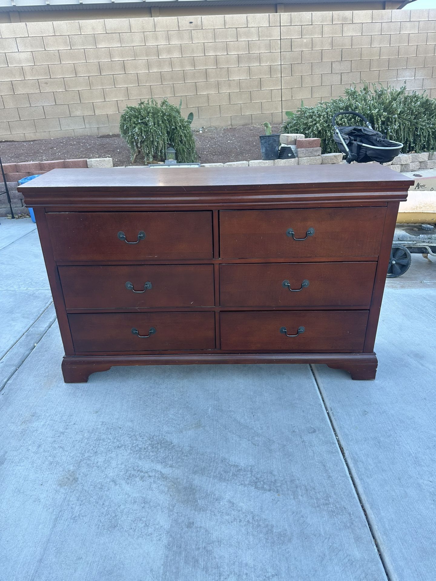 Wood Dresser (Furniture) 