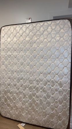 Like new Queen Size mattress