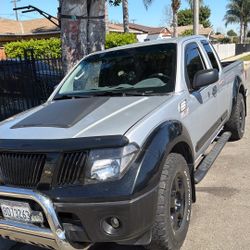 LimpioNissan Frontier 2008