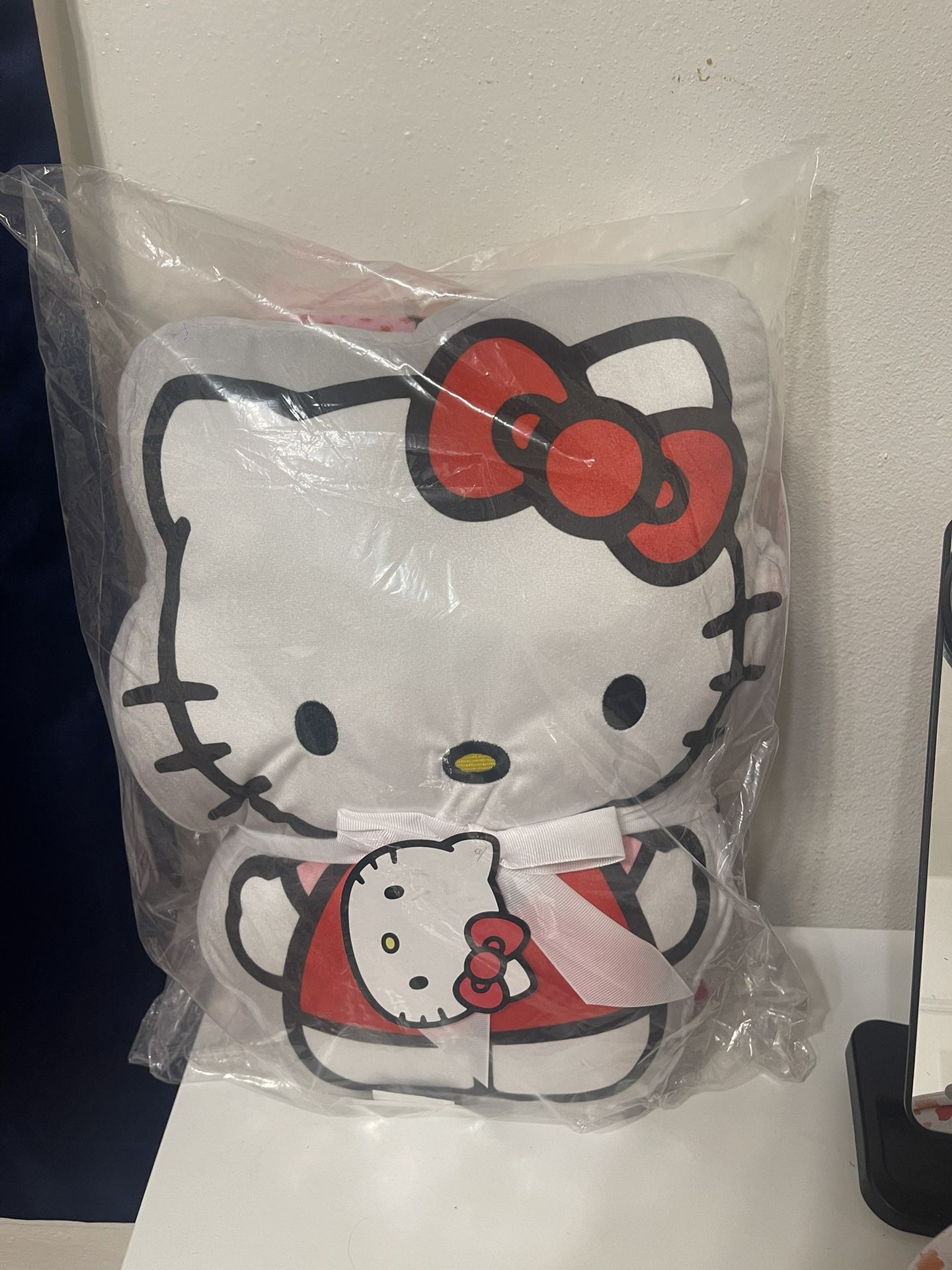 Hello Kitty Pillow and Throw Set