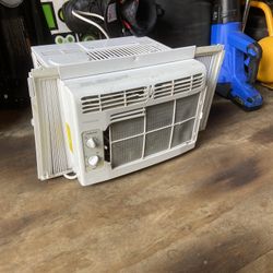 Frigidaire window air conditioning unit