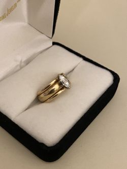 Beautiful 14k Yellow Gold Ladies Marquise Diamond Ring