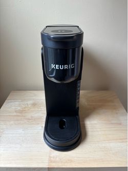 Keurig Slim + Contigo cup + mugs