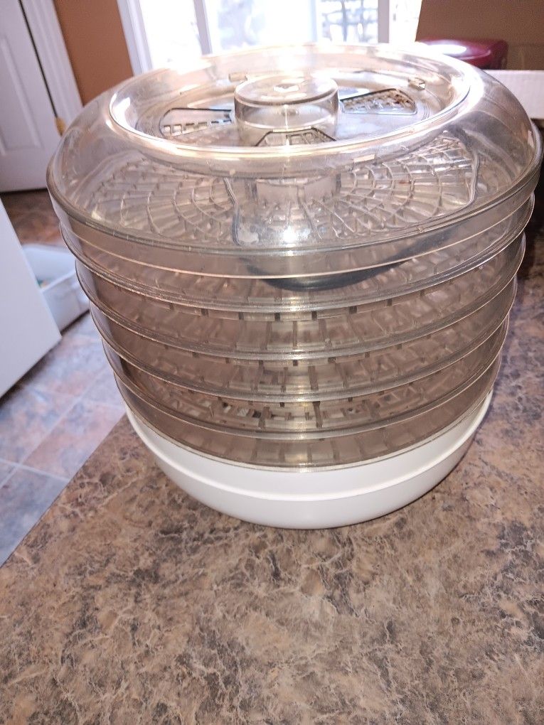 Dehydrator