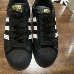 Size 7 Addidas Super Star Shoes