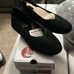 Skechers Black Flats brand New
