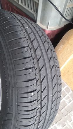 4 × 215/65 R15 tires with rims