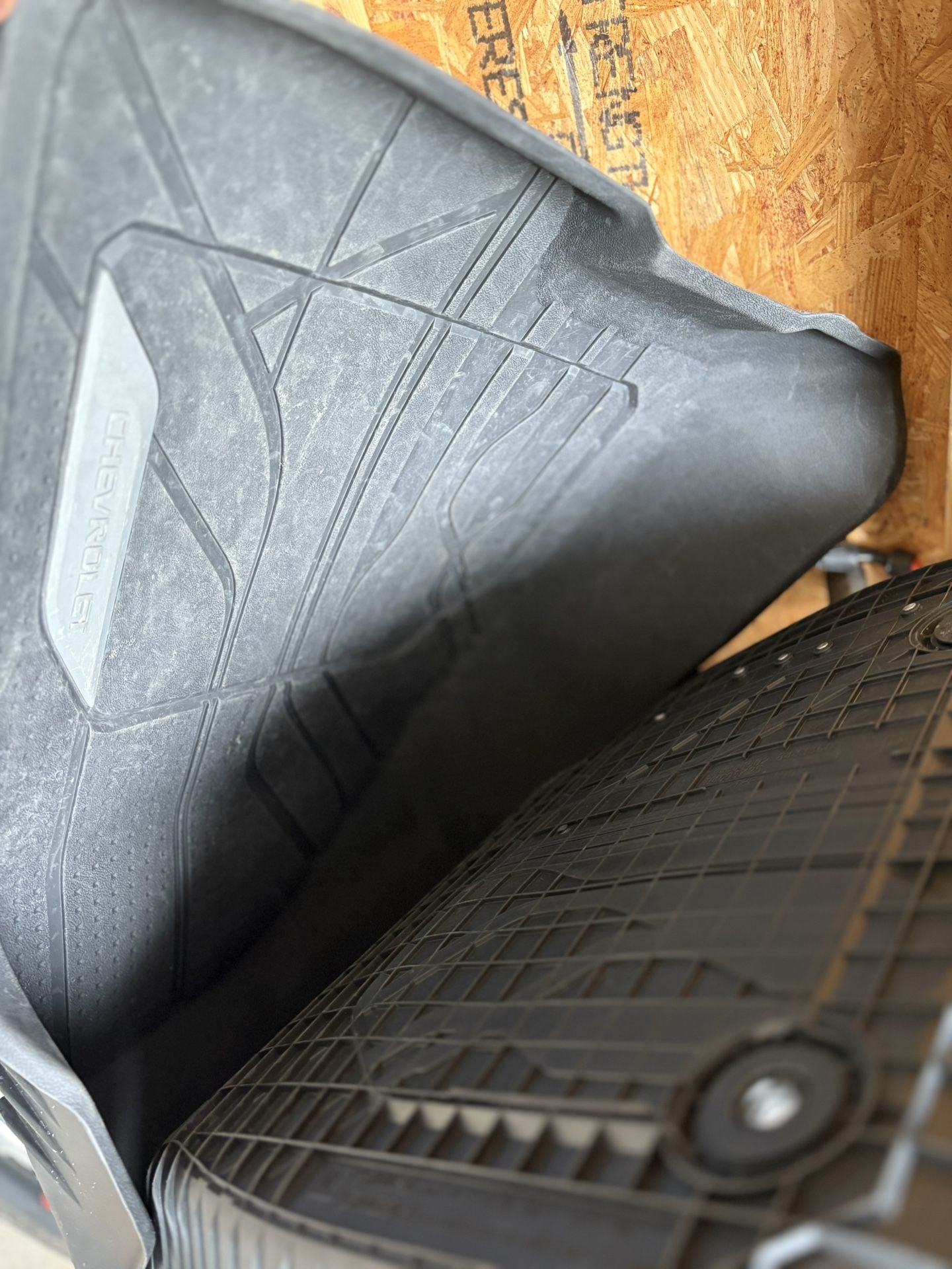 2023 CHEVY 1500  USED WEATHER TECH MATS 