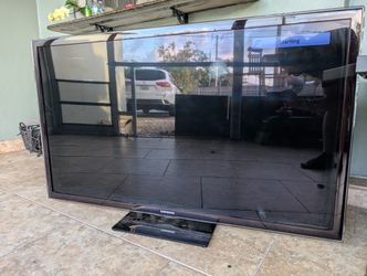 55" Samsung TV - Works Well, Needs Power Cord