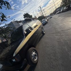 Ford E350 eco 12 Passenger + Driver 