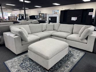 Light Gray Fabric Sectional Sofa with Ottoman 🚚WE DELIVER🚚