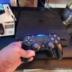 PS4 1TB Slim