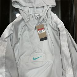 Nike Men’s Repel Pull-over 