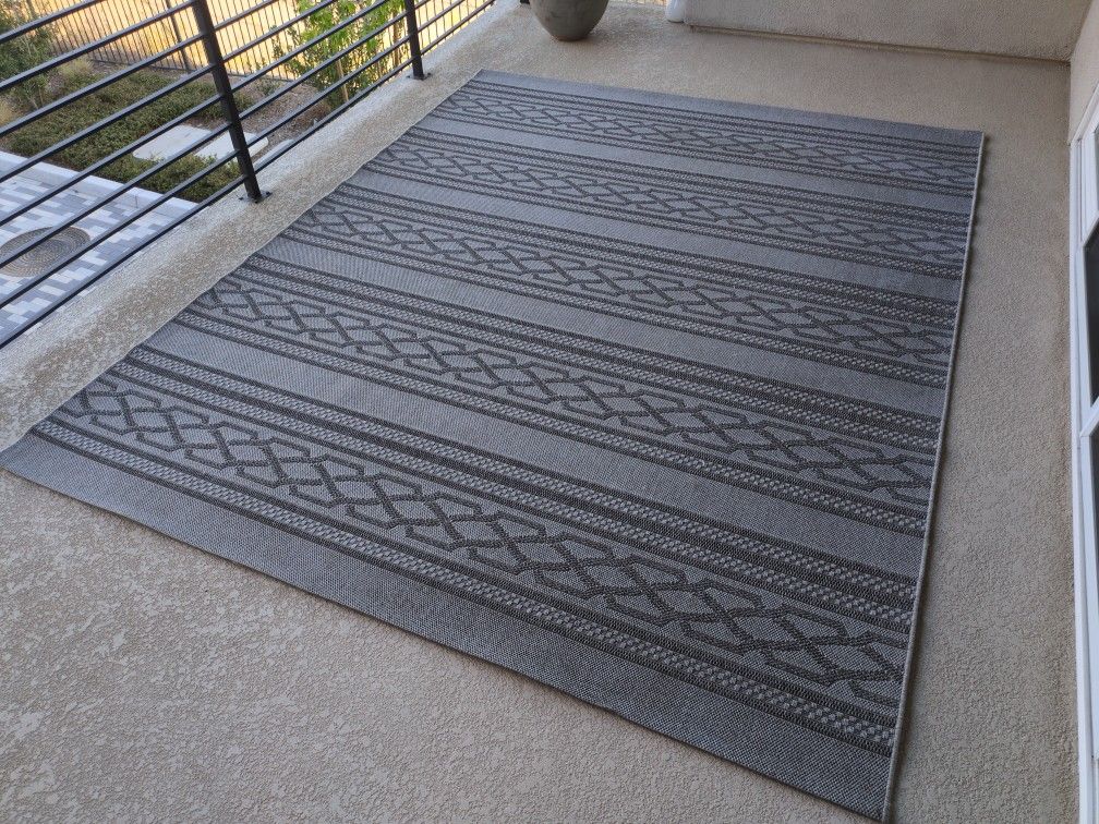 Indoor/Outdoor Rug For Patio, Backyard, Porch Like New CLEANED