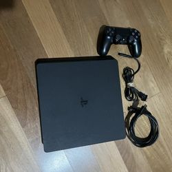 Ps4 New, Only Used 4 times 