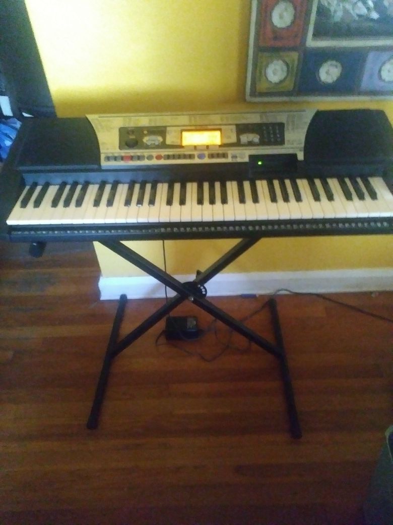 Yamaha PSR 350 Keyboard and Stand