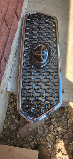 Tacoma 16-23 Oem Grille