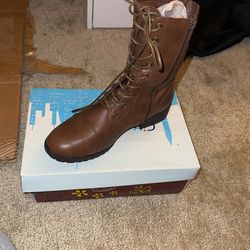 Tan Women’s Boots 8 1/2
