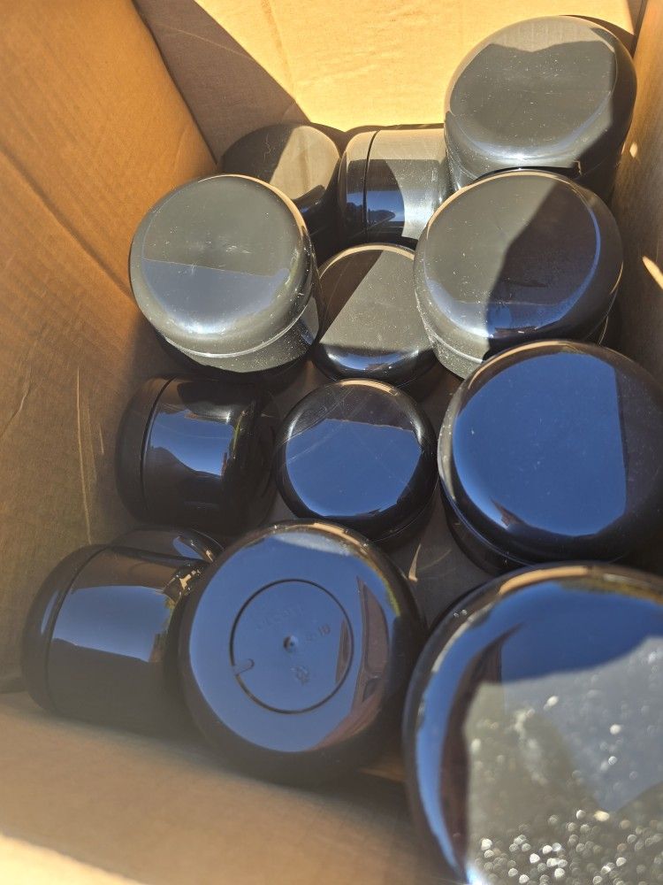 19-8oz 1-4oz Round Plastic Containers