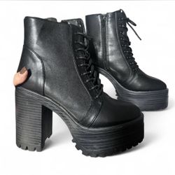 Black platform boot heel