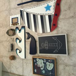 Nautical Room / ocean theme decor in great condition.