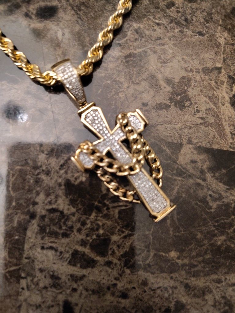 10 Kt Solid Gold Rope And 10kt Solid Gold Diamond Cross