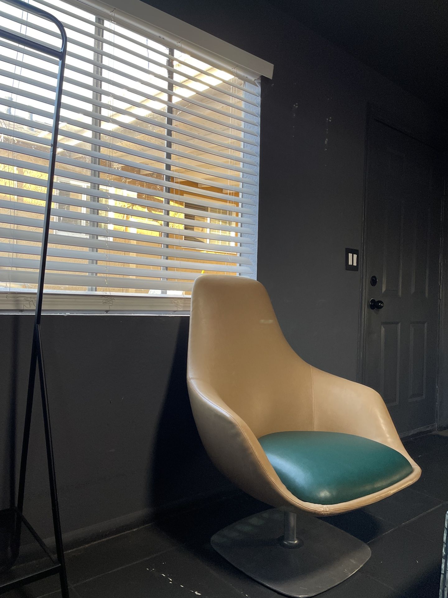 mid-century modern swivel lounge