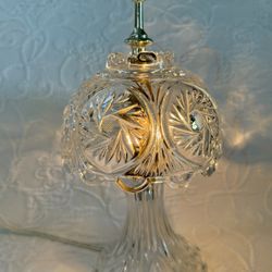 Vintage LEAD CRYSTAL PINWHEEL BOUDOIR LAMP TABLE LAMP SCALLOPED EDGES