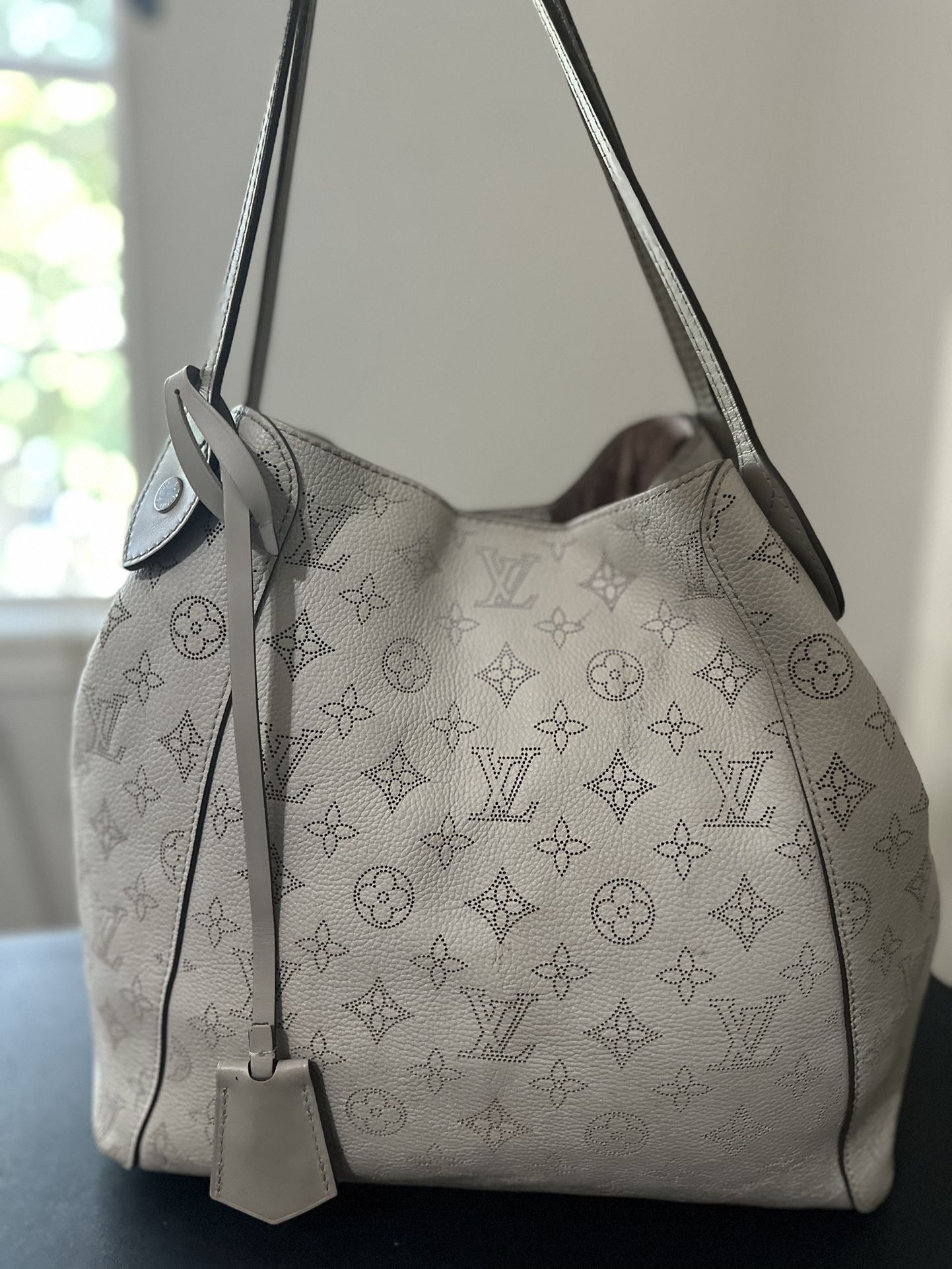 Louis Vuitton Grey Mahina Calf Leather Shoulder Bag