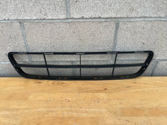 2016-2018 Nissan Altima front bumper Lower grille Oem