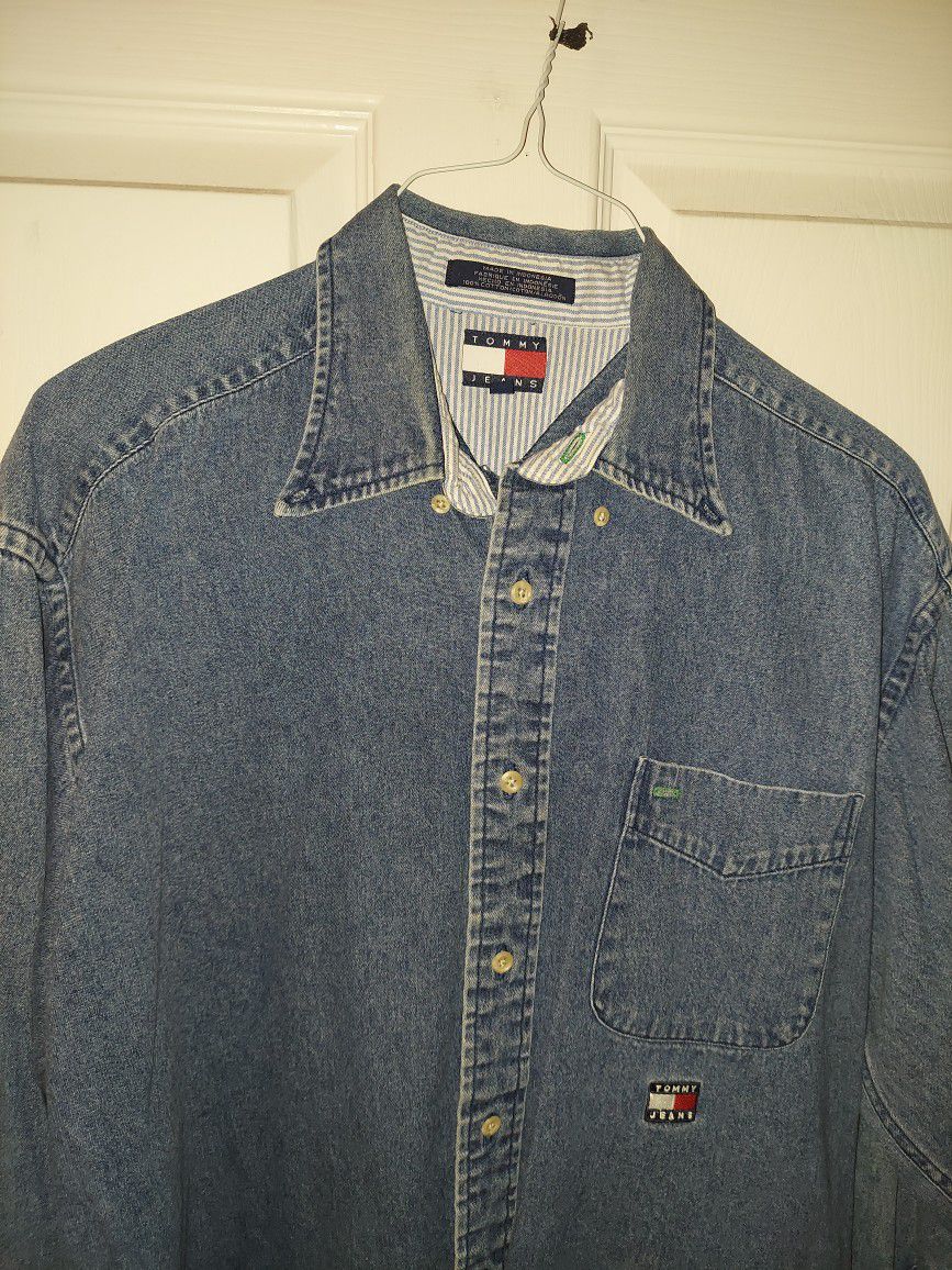 skraber tilstødende vægt Excellent Condition Tommy Hilfiger Medium Jean Shirt Mpu Southeast By  Mccreless Price Firm No Delivery for Sale in San Antonio, TX - OfferUp