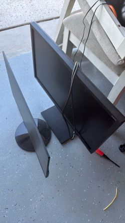 Selling 2  24in monitors. One is a Samsung and the other is ascer