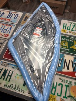 New 17-25 Jaguar F-Pace Rear Left Driver Side Door Glass Oem