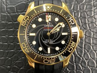 Do you like the golden mechanical watch?