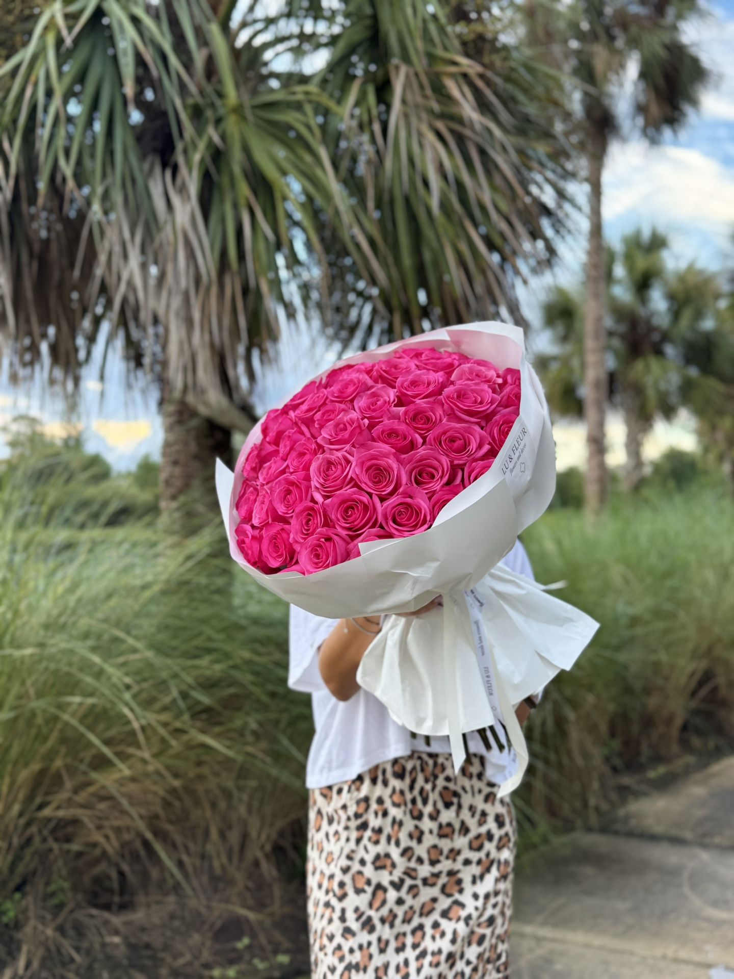 Stunning bouquet of 50–100 roses 